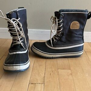 Sorel waterproof winter boots gray size 9 with removable liner